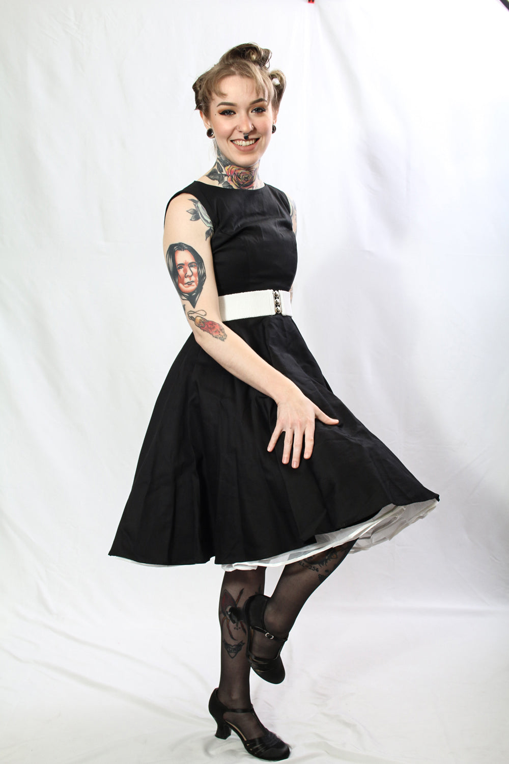 Belts Women's Vintage Belt with Elastic Cinch Stretch Waist and Metal Hook - White malcomodes-biz.myshopify.com