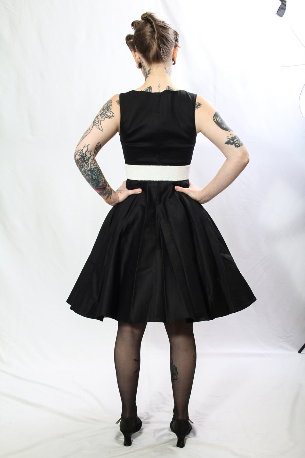 Belts Women's Vintage Belt with Elastic Cinch Stretch Waist and Metal Hook - White malcomodes-biz.myshopify.com